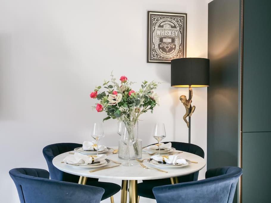 Stylish Retreat For Your Short Getaway Лондон Экстерьер фото